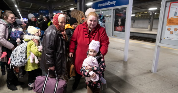 Uchodźcom z Ukrainy, oprócz pomocy materialnej, potrzebna jest także pomoc prawna. ​Kilkuset adwokatów i aplikantów adwokackich Wielkopolskiej Izby Adwokackiej zaangażowanych jest już w pomoc uchodźcom przebywającym w regionie. Pomoc prawną osoby przyjeżdżające z Ukrainy mogą uzyskać m.in. w punkcie recepcyjnym na terenie Międzynarodowych Targów Poznańskich.