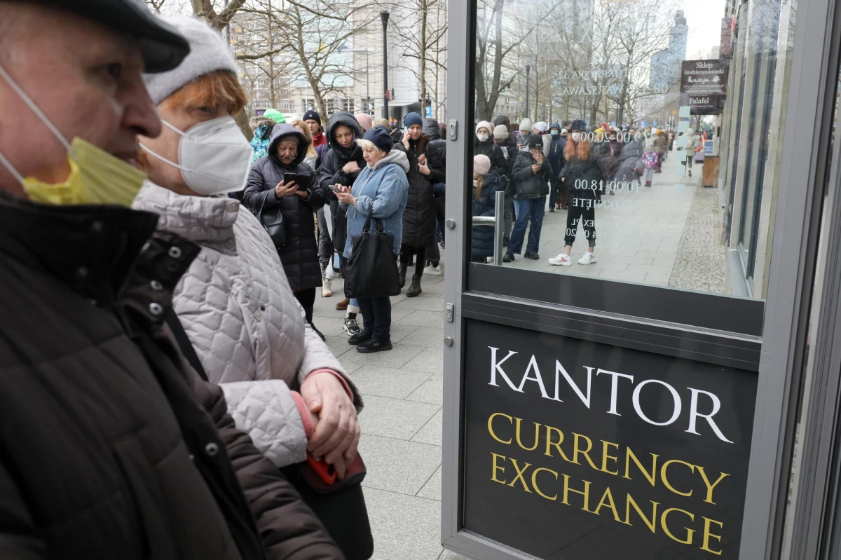 Napływ hrywny do Polski to istotna kwestia dla całego rynku - mówi prezes PKO BP Iwona Duda cytowana przez "Dziennik Gazetę Prawną", podkreślając, że konieczne jest uregulowanie zasad wymiany hrywny na złotówkę oraz przeciwdziałanie praniu brudnych pieniędzy. "Został powołany specjalny zespół, który nad tym pracuje" - dodała.