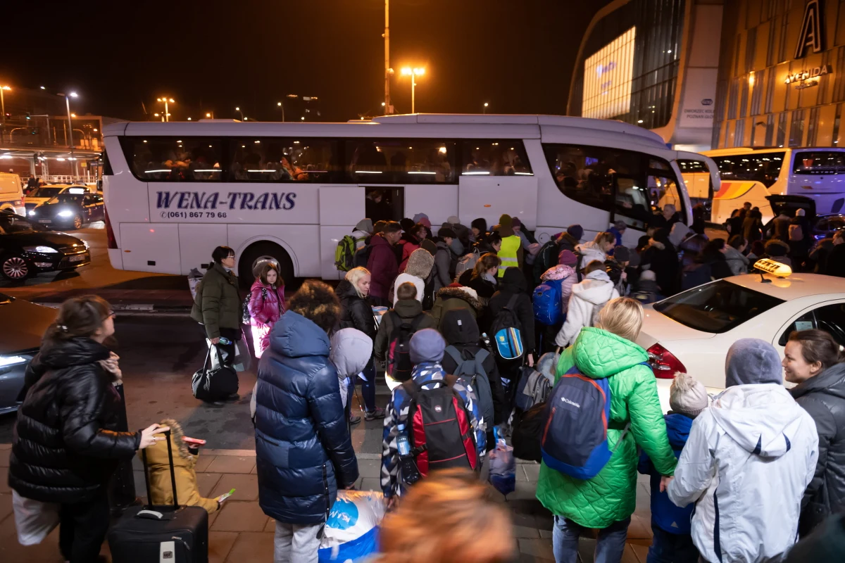 Osoby znające język ukraiński proszone są o pomoc w wolontariacie - apeluje Caritas Archidiecezji Poznańskiej. "Tłumacze tak naprawdę potrzebni są na każdym kroku" - powiedziała w czwartek Katarzyna, liderka wolontariuszy Caritas Poznań.