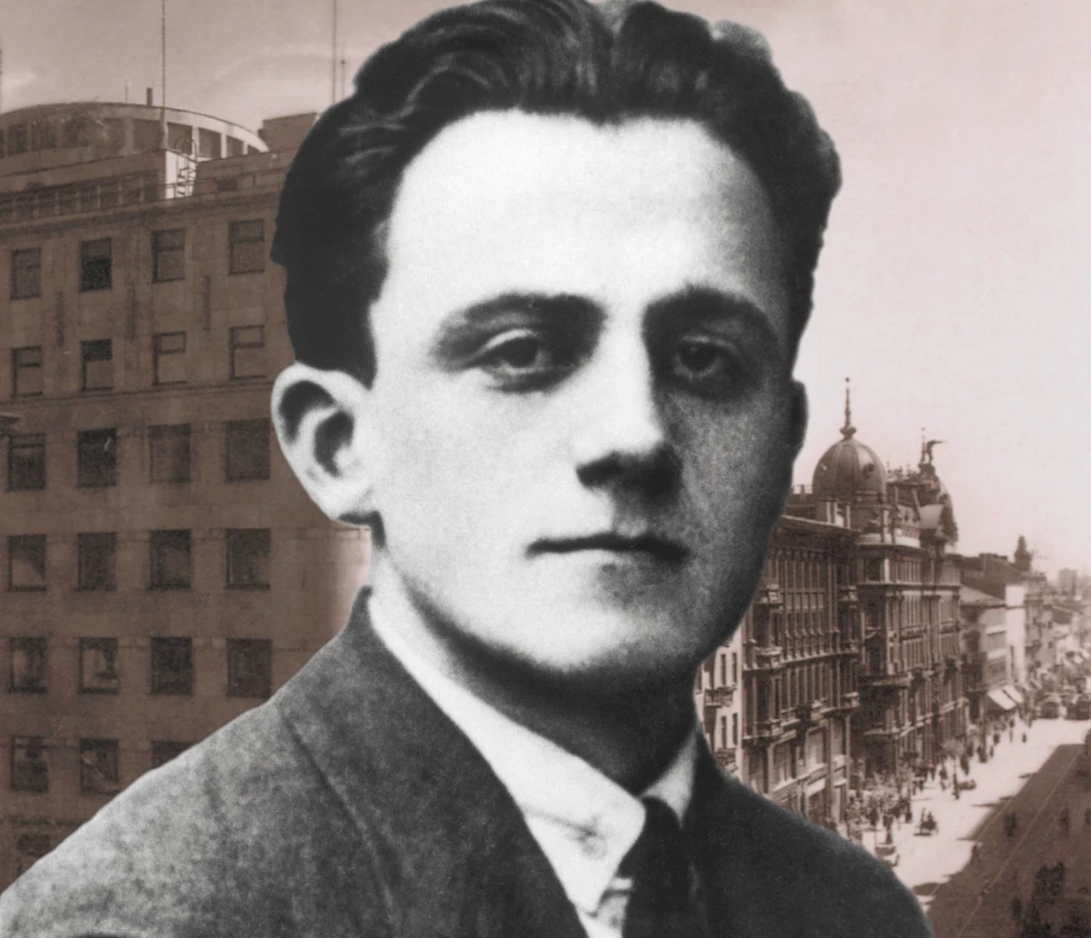 ​Tablicę upamiętniającą Emanuela Ringelbluma, historyka, działacza społecznego, twórcę archiwum getta warszawskiego odsłonięto w czwartek w I Liceum Ogólnokształcącym im. Jana Długosza w Nowym Sączu. Autor "Kroniki getta warszawskiego" był absolwentem tej szkoły.