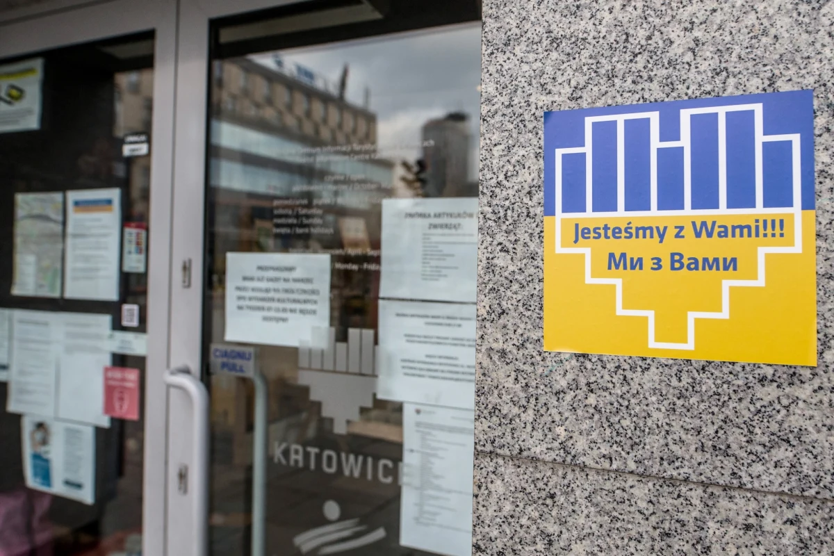 Licząca obecnie ponad 400 miejsc baza noclegowa dla uchodźców z Ukrainy, przygotowana przez samorząd Katowic, wkrótce zostanie podwojona dzięki współpracy z Uniwersytetem Ekonomicznym w Katowicach. Ukraińcy znajdą schronienie w dwóch dawnych akademikach tej uczelni.

