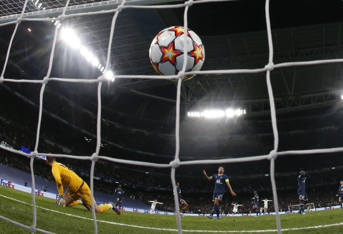 UEFA wszczęła dochodzenie dyscyplinarne przeciwko prezydentowi Paris Saint Germain Nasserowi Al-Khelaïfiemu i dyrektorowi sportowemu tego klubu Leonardo. Obaj nie mogli się pogodzić z porażką 1:3 z Realem Madryt, która wyeliminowała ich piłkarzy z Ligi Mistrzów - donosi hiszpańska prasa