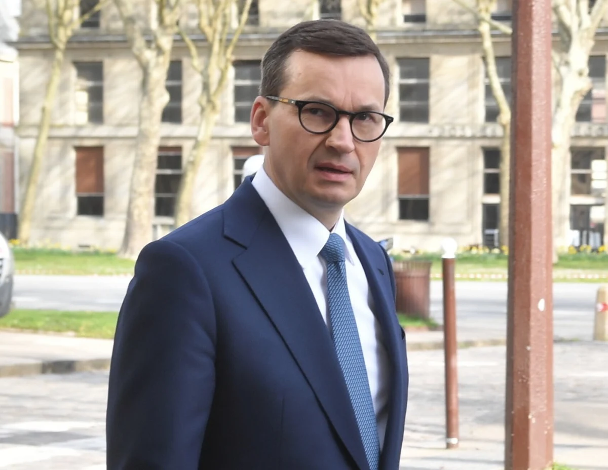 "Wszyscy zgadzają się, żeby Ukraina przystąpiła do Unii Europejskiej. Chcemy zobaczyć Ukrainę w UE" - mówił premier Mateusz Morawiecki podczas trwającego szczytu w podparyskim Wersalu. Zaznaczył jednak, że są kraje, które chcą spowolnić integrację Ukrainy z UE. Chodzi głównie o Holandię.