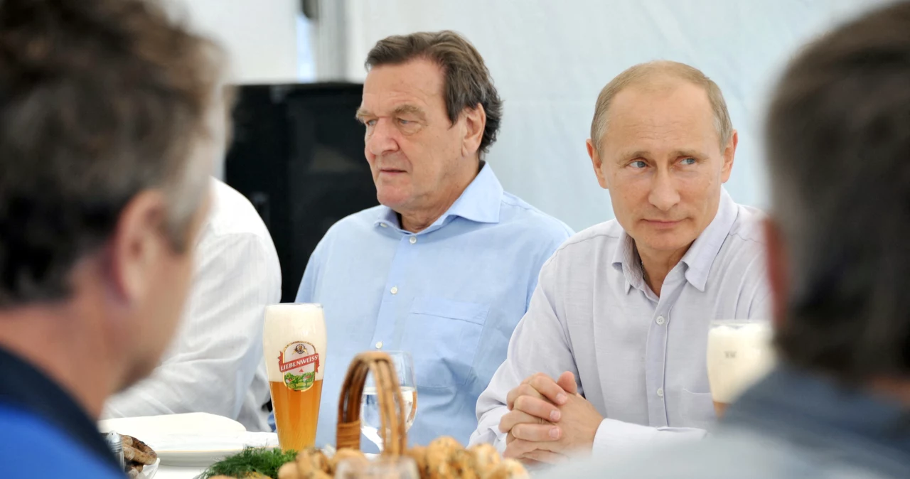  Gerhard Schroeder od lat przyjaźni się z Władimirem Putinem, zdjęcie archiwalne z 2011 r.