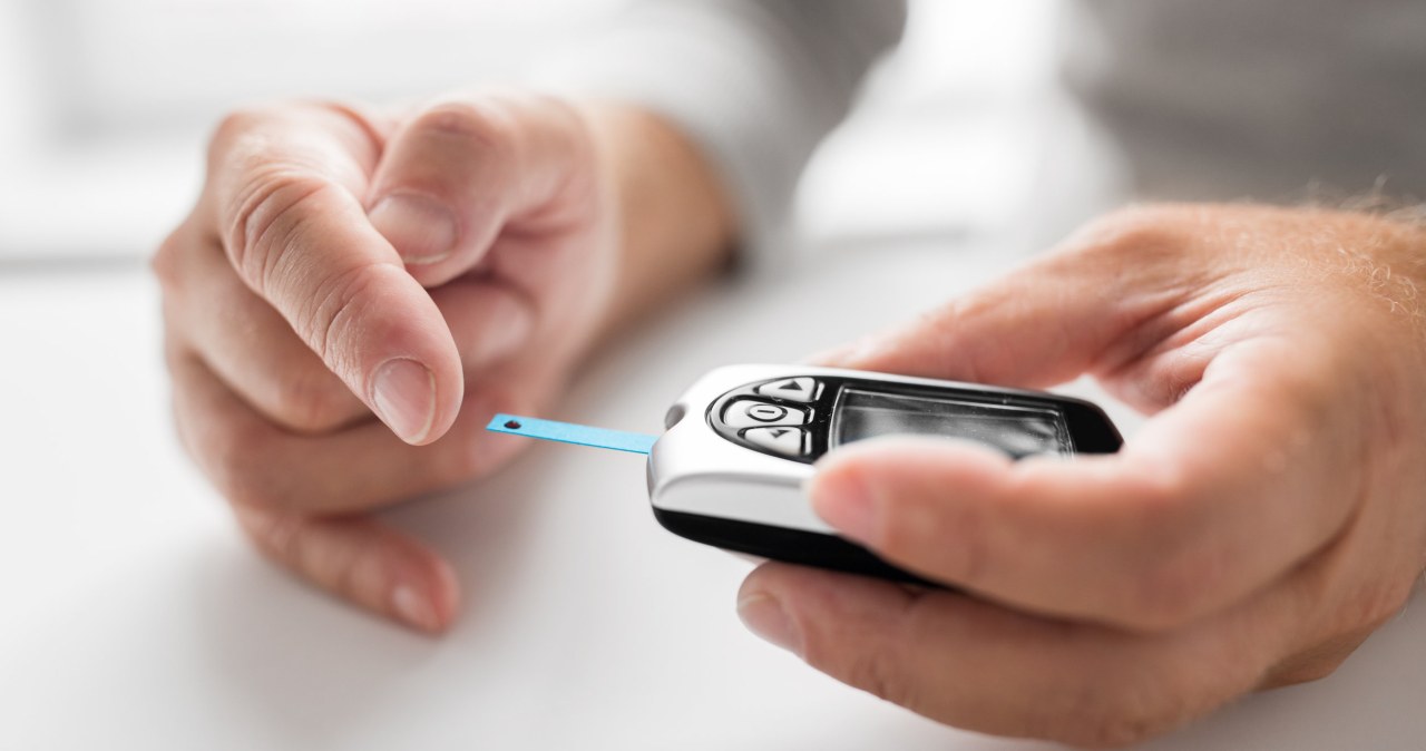 Chroni nerki i osłania komórki nerwowe. Peptyd, o którym mało się mówi