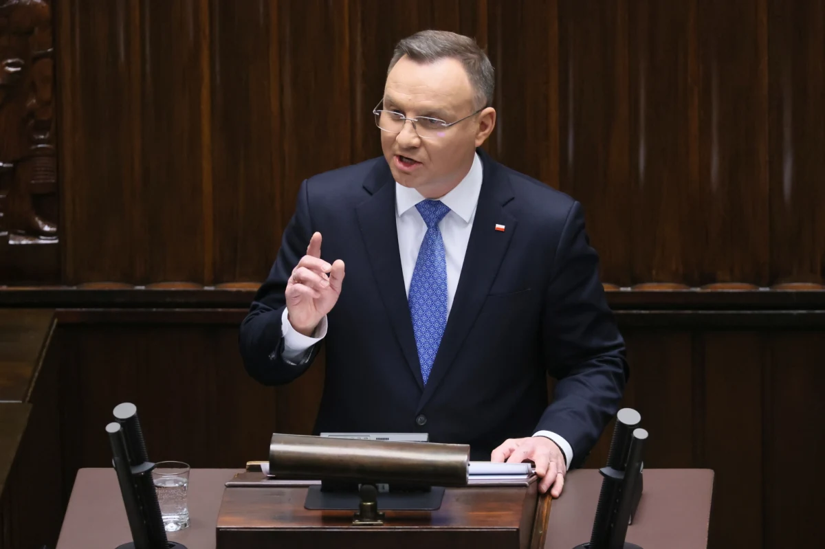 Ataki ze strony rosyjskich najeźdźców mają znamiona ludobójstwa. Musimy zrobić wszystko, żeby odpowiedzieli za to przed międzynarodowymi trybunałami - powiedział w piątek prezydent Andrzej Duda. Musimy zwiększyć wysiłki i wsparcie dla walczącego narodu ukraińskiego - dodał.