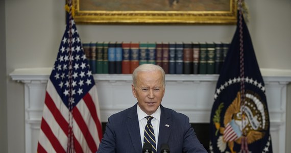 Prezydent USA Joe Biden ogłosił nałożenie nowych sankcji na Moskwę. Stany Zjednoczone zawieszą normalne stosunki handlowe z Rosją. W porozumieniu z UE i Japonią zdecydowano też o odcięciu Rosji od finansowania z Międzynarodowego Funduszu Walutowego i Banku Światowego.