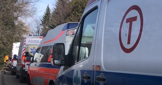 Ponad 60 dzieci ewakuowano z oddziału onkologicznego szpitala dziecięcego we Lwowie. To już kolejny taki transport - kolumna przed południem wyruszyła w stronę granicy w Medyce.