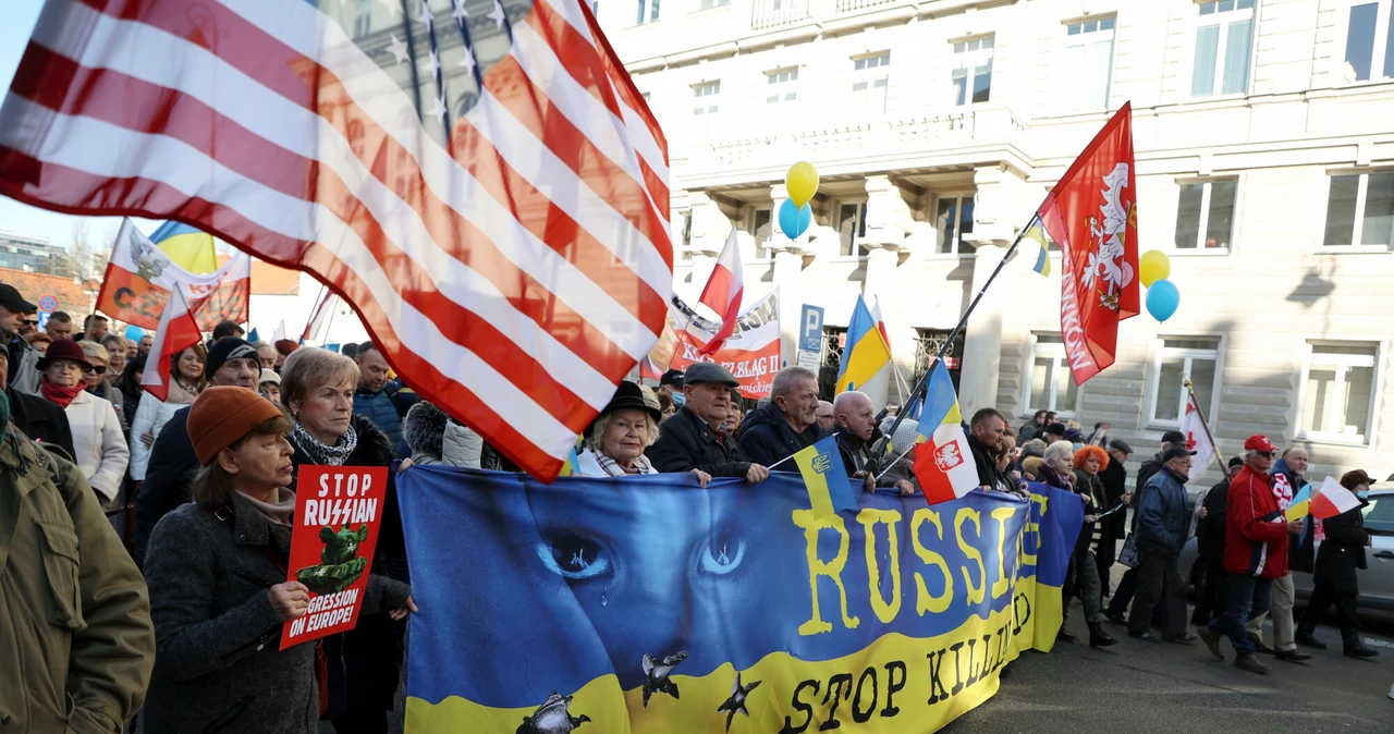 Protest pod hasłem "Matki wołają: przestańcie strzelać do dzieci" na ulicach Warszawy