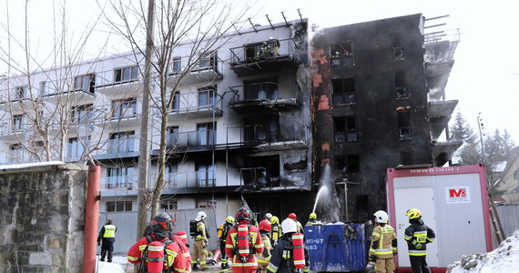 Pożar wybuchł przed godz. 13 w sobotę. W ogniu stanął budynek na Szymonach. Jeden z pracowników z budowy został poszkodowany.