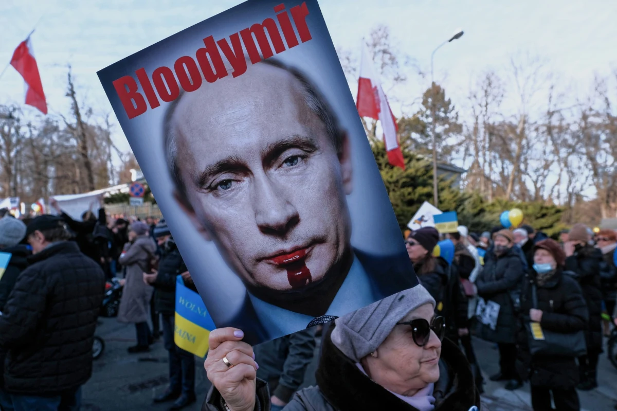 W Warszawie odbył się marsz przeciwko rosyjskiej agresji na Ukrainę pod hasłem "Matki wołają: przestańcie strzelać do dzieci". W wydarzeniu wzięli udział m.in. premier Mateusz Morawiecki z rodziną i marszałek Sejmu Elżbieta Witek. Protest, który z warszawskiego placu Trzech Krzyży przeszedł przed ambasadę Federacji Rosyjskiej, zorganizowały kluby "Gazety Polskiej".