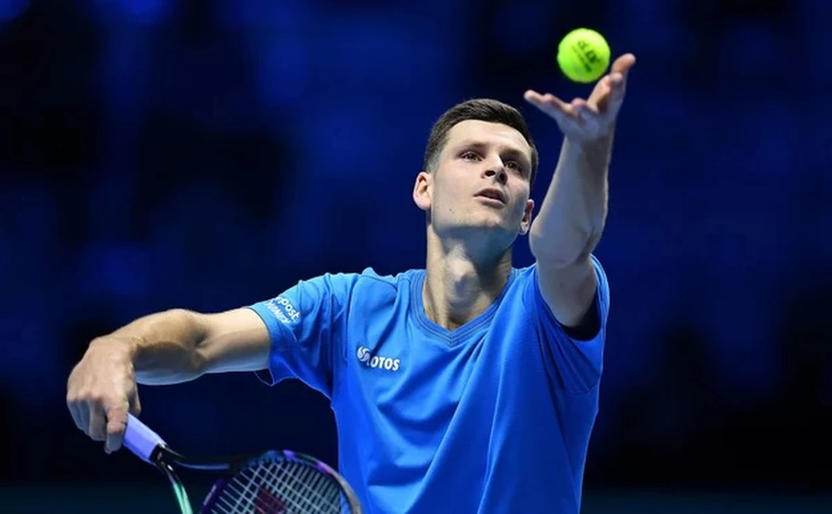 ​Hubert Hurkacz awansował do trzeciej rundy prestiżowego turnieju ATP na twardych kortach w Indian Wells (pula nagród 9,55 mln dolarów). Rozstawiony z numerem 11. polski tenisista pokonał Niemca Oscara Otte 6:3, 3:6, 6:3.