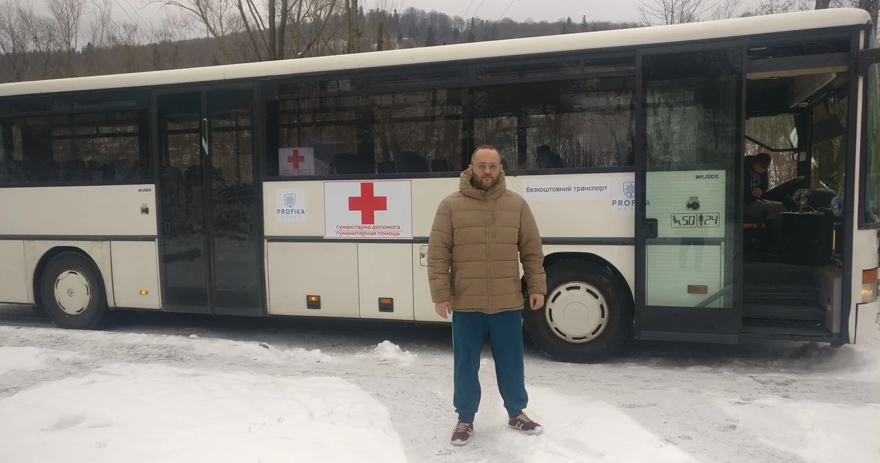 Żenia i jego autobus w Ukrainie 