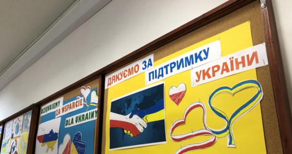 Do olsztyńskich szkół trafiło już ponad 60 uczniów z Ukrainy. Najwięcej do Szkoły Podstawowej nr 2, gdzie stworzono specjalnie dwie dodatkowe klasy. Wychowawcami zostali tam nauczyciele, którzy znają język ukraiński.