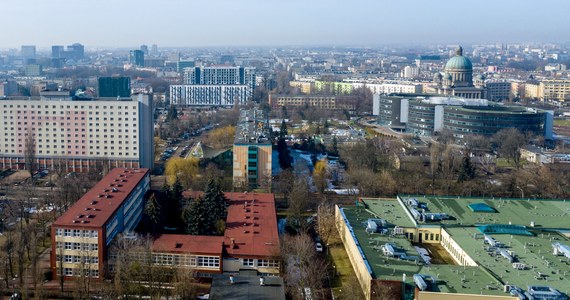 Uniwersytet Łódzki przeznaczył 1 mln zł na stypendia dla najlepszych naukowców z ukraińskich uczelni. Zorganizował konkurs, który pozwoli na przyjazd do Polski ok. 30 badaczy, posiadających co najmniej tytuł doktora.