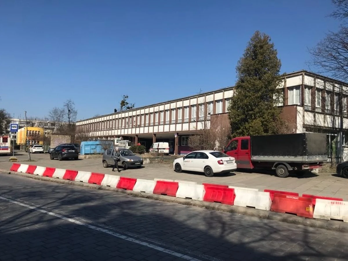 450 miejsc noclegowych dla uciekających przed wojną w Ukrainie jest aktualnie w dawnym Liceum nr V we Wrocławiu. Pierwsi uchodźcy trafili tam minionej nocy.