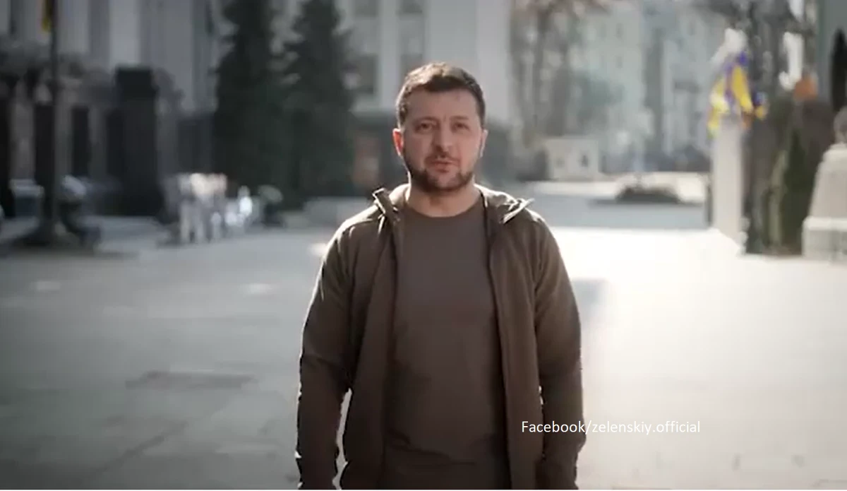 "Zadajemy wrogowi takie straty, że nie wie już, gdzie szukać rezerw" - powiedział w poniedziałek prezydent Ukrainy Wołodymyr Zełenski w nagraniu wideo opublikowanym na Facebooku.