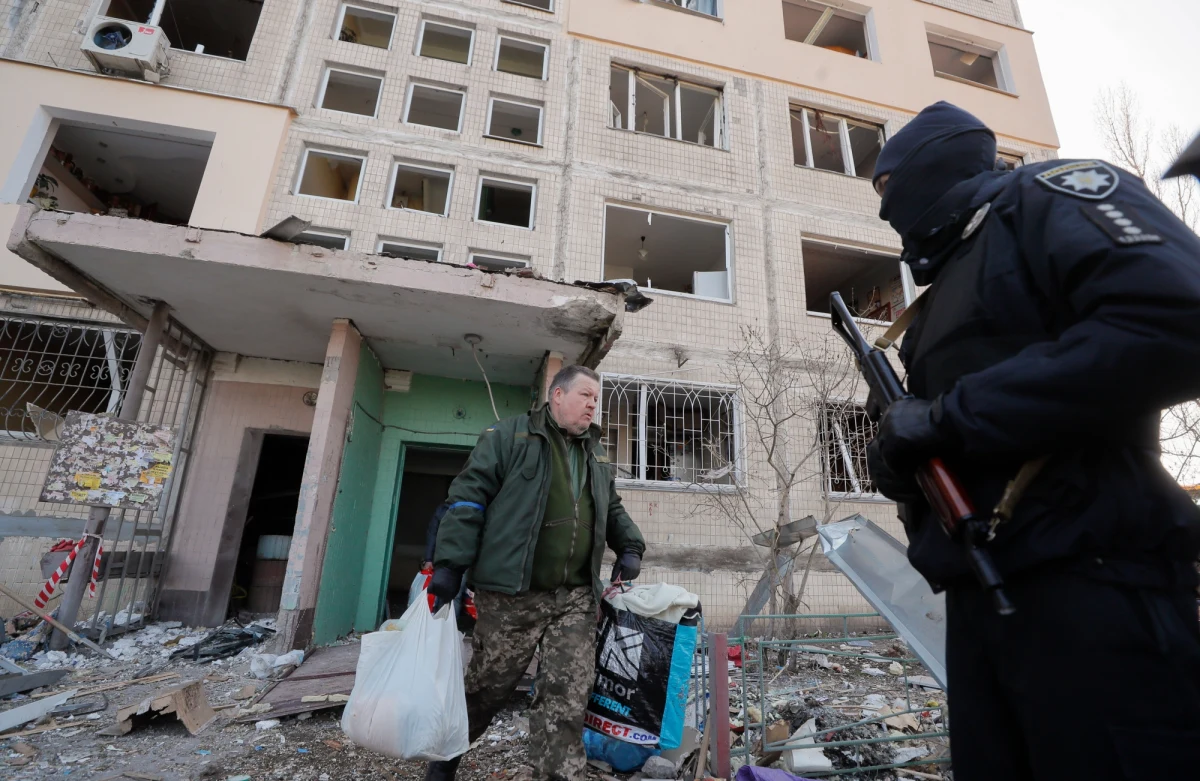 Unia Europejska odnotowuje "oznaki" możliwego użycia przez Rosję w wojnie na Ukrainie broni chemicznej lub biologicznej. Wzywa do powstrzymania eskalacji działań wojennych oraz wykorzystywania zakazanej broni - powiedział w poniedziałek rzecznik Komisji Europejskiej ds. zagranicznych Peter Stano.