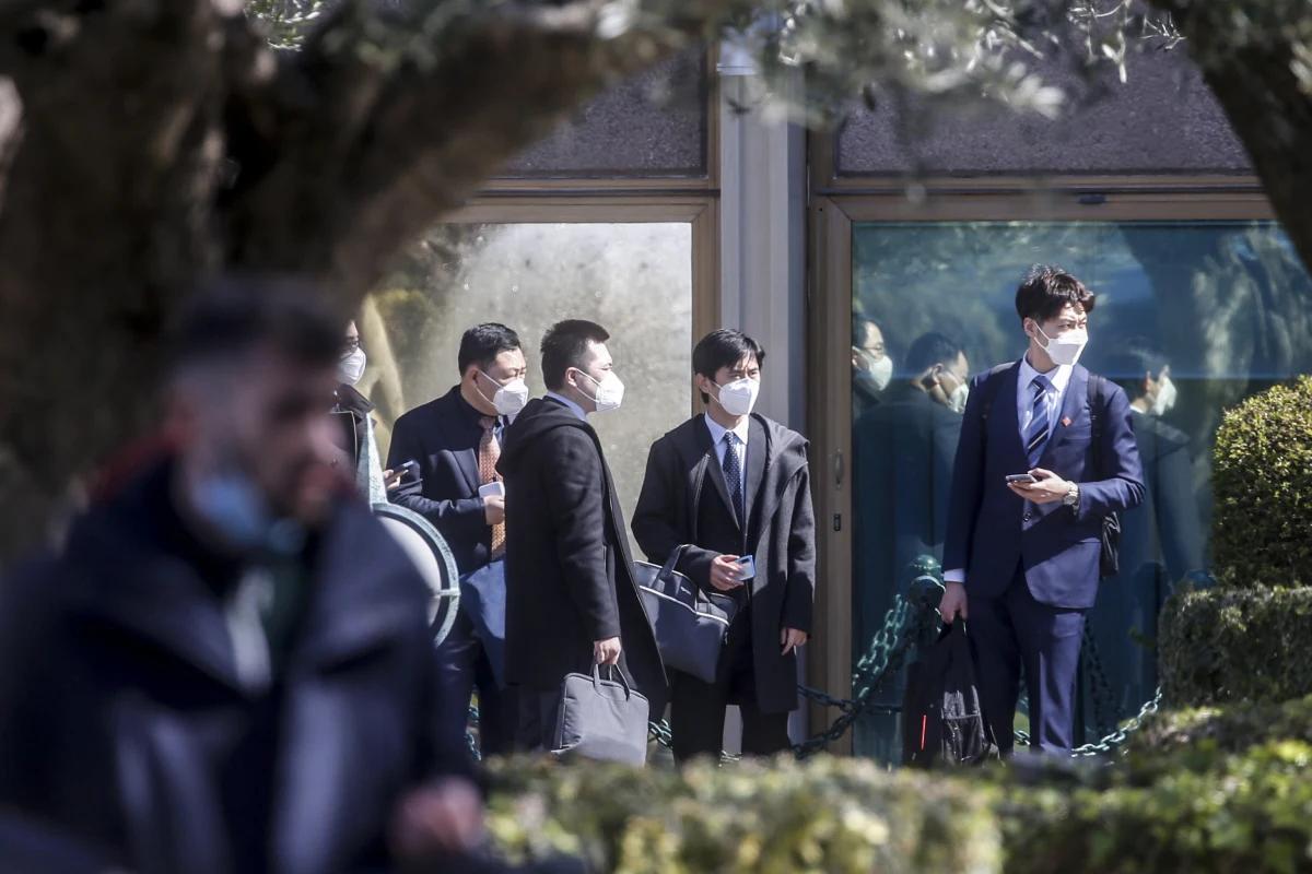 8 godzin trwały prowadzone w poniedziałek w Rzymie rozmowy doradcy prezydenta USA ds. bezpieczeństwa narodowego Jake'a Sullivana z głównym dyplomatą Komunistycznej Partii Chin Yangiem Jiechim. Głównym tematem rozmów była sytuacja w Ukrainie po rosyjskiej inwazji na to państwo. Według strony amerykańskiej Sullivan przestrzegł Pekin przed udzieleniem wsparcia Rosji.