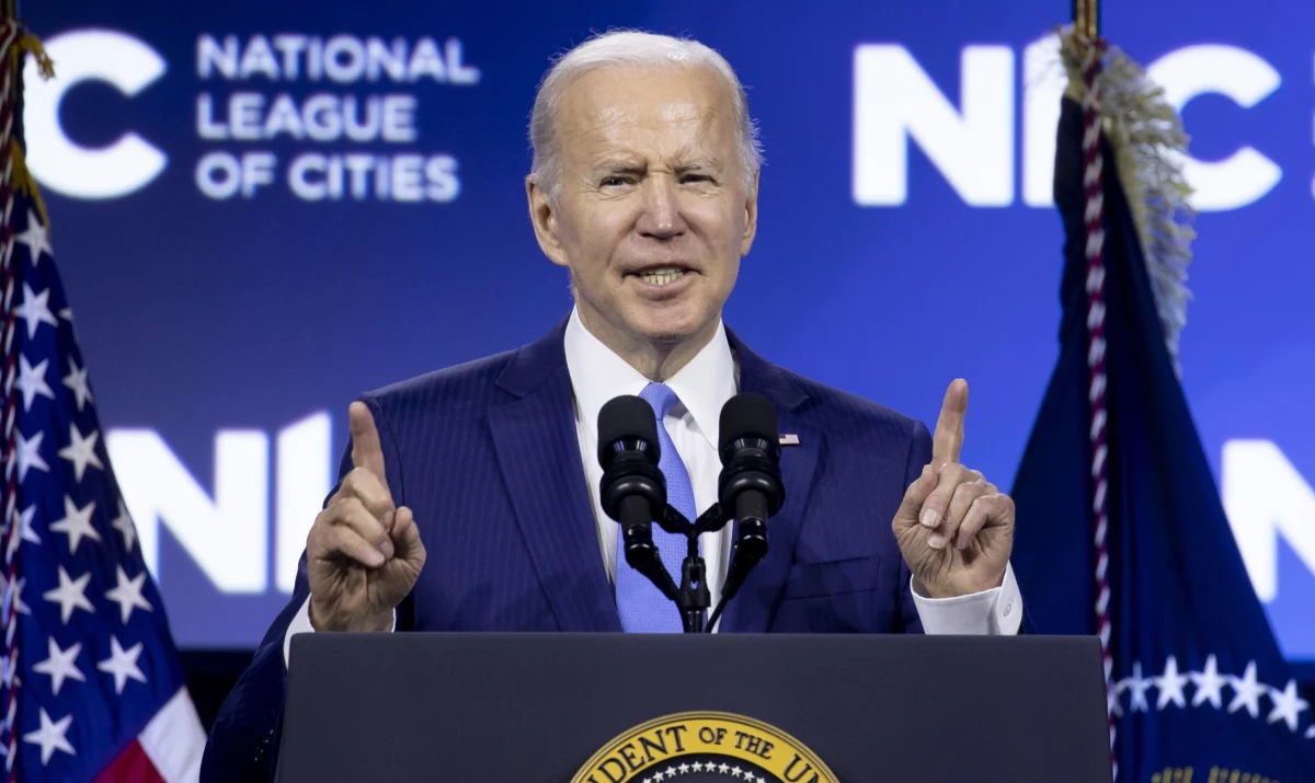 ​Prezydent USA Joe Biden może przyjechać w przyszłym tygodniu do Europy. Miałby się spotkać w Brukseli z przywódcami NATO. Jedno ze źródeł agencji Reutera nie wyklucza, że Biden mógłby przy okazji odwiedzić Polskę ze względu na niedzielny atak rakietowy w Jaworowie, nieopodal naszej granicy i tym samym granicy zewnętrznej Sojuszu Północnoatlantyckiego.