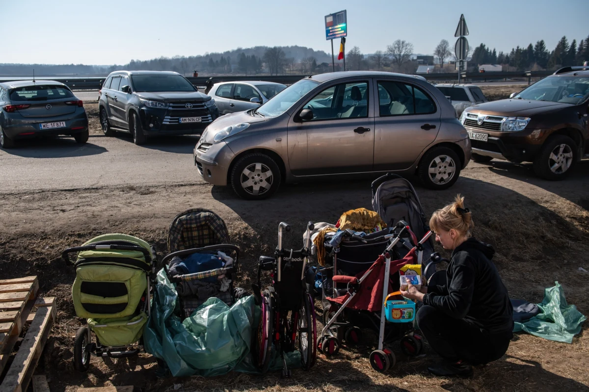 Weryfikujemy wszystkie sygnały, dzwonimy do szpitali, gdzie rzekomo miało dojść do sytuacji, że pacjent z Ukrainy był przyjęty szybciej niż obywatel Polski. Ani jeden przypadek się nie potwierdził – powiedział minister zdrowia Adam Niedzielski w wywiadzie opublikowanym we wtorek w "Fakcie".