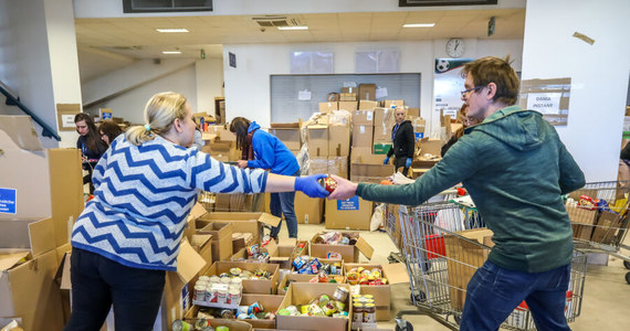 Urząd Miasta Krakowa apeluje o włączenie się w pomoc dla Ukrainy. Tym razem potrzebne są osoby do segregowania darów dla uchodźców.