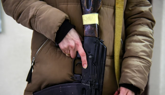Ukraińskie wojsko i policja rozdają broń cywilom. Wydano kilkadziesiąt tysięcy sztuk