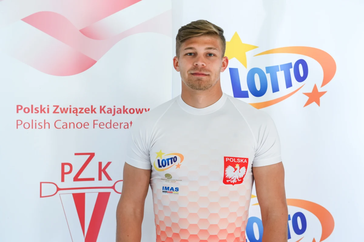 Pochodzący z Ukrainy kanadyjkarz Oleksii Koliadych trenuje razem z innymi reprezentantami Polski w Portugalii. Koledzy z reprezentacji i sztab trenerski wspierają go w tym trudnym czasie. "Ukraine, you are not alone" - to przesłanie naszych kajakarzy skierowane do wszystkich Ukrainek i Ukraińców, także sportowców.