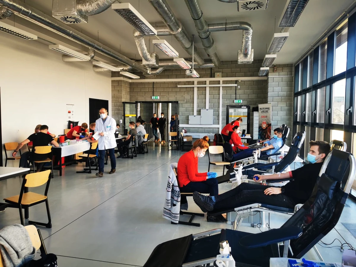 Politechnika Lubelska zamieniła się w stację krwiodawstwa włączając się w akcję pomocy Ukrainie. Akcję poboru krwi przeprowadzą pracownicy Regionalnego Centrum Krwiodawstwa  i Krwiolecznictwa w Lublinie. 