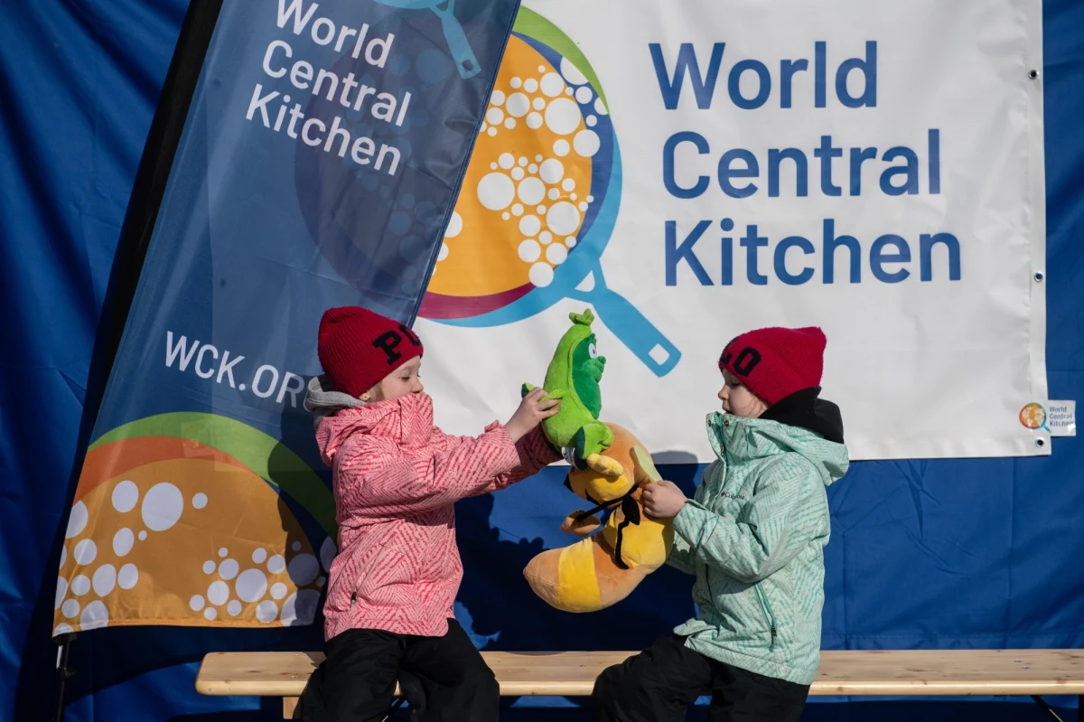 Co sekundę jedno dziecko z Ukrainy staje się uchodźcą - przekazał Fundusz Narodów Zjednoczonych Pomocy Dzieciom (UNICEF). Od początku rosyjskiej inwazji na Ukrainę kraj ten musiało opuścić ok. 1,5 mln dzieci - podał rzecznik organizacji James Elder.