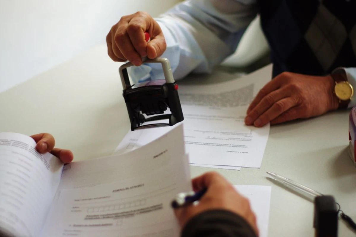 W ciągu kilku tygodni będziemy musieli wydać tyle numerów PESEL, ile wydawaliśmy w ciągu kilku lat - oceniają władze Poznania. Zajmie się tym 60 urzędników.

