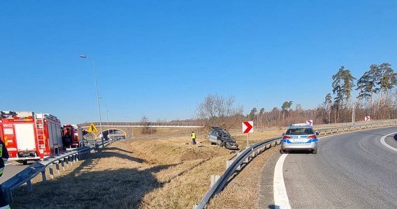 Jedna osoba zginęła, a trzy zostały ranne w wypadku, do którego doszło na trasie A4 w okolicy Brzeska w Małopolsce. Wszyscy, to obywatele Ukrainy, którzy kierowali się na Zachód. 