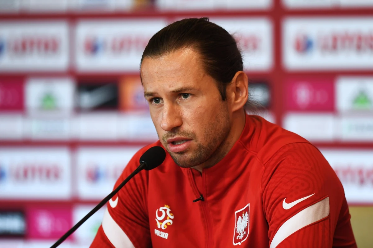 Grzegorz Krychowiak będzie do 30 czerwca grał w AEK Ateny - poinformował klub greckiej ekstraklasy. Pomocnik reprezentacji Polski jest zawodnikiem FK Krasnodar, ale w związku z wojną kontrakty zagranicznych piłkarzy z rosyjskimi i ukraińskimi zespołami są zawieszone.