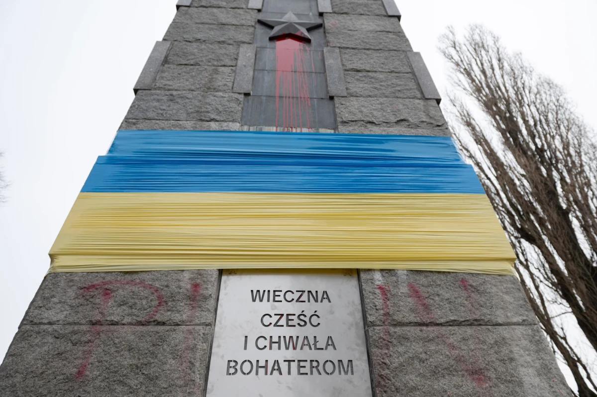 Folią w barwach flagi Ukrainy owinięty został upamiętniający żołnierzy Armii Czerwonej obelisk na poznańskiej Cytadeli. Policja zna sprawę, dotąd nie przyjęła jednak żadnego oficjalnego zgłoszenia.