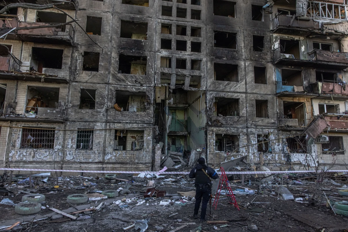 "W sklepach nie ma mleka i produktów mlecznych, świeżych warzyw, produktów codziennej higieny. Zostały płatki owsiane i makaron" - wymienia w rozmowie z Polską Agencją Prasową Olha Ołtarzewska, 22-letnia mieszkanka Kijowa. Mimo wszystko, jak mówi, "jest optymistką".