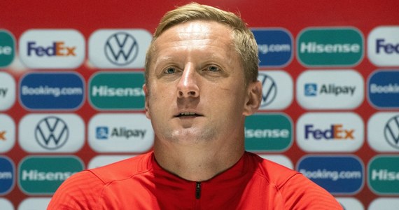 Kamil Glik we wtorek późnym wieczorem trafił do szpitala po wyjazdowym meczu swojej drużyny Benevento z Brescią (2-2) w drugiej lidze włoskiej. Piłkarz reprezentacji Polski otrzymał przypadkowy cios w głowę. Polak opuścił już szpital. "Głowa obita, ale cała. Lekki wstrząs, dwa zęby wybite" - poinformowała żona piłkarza.