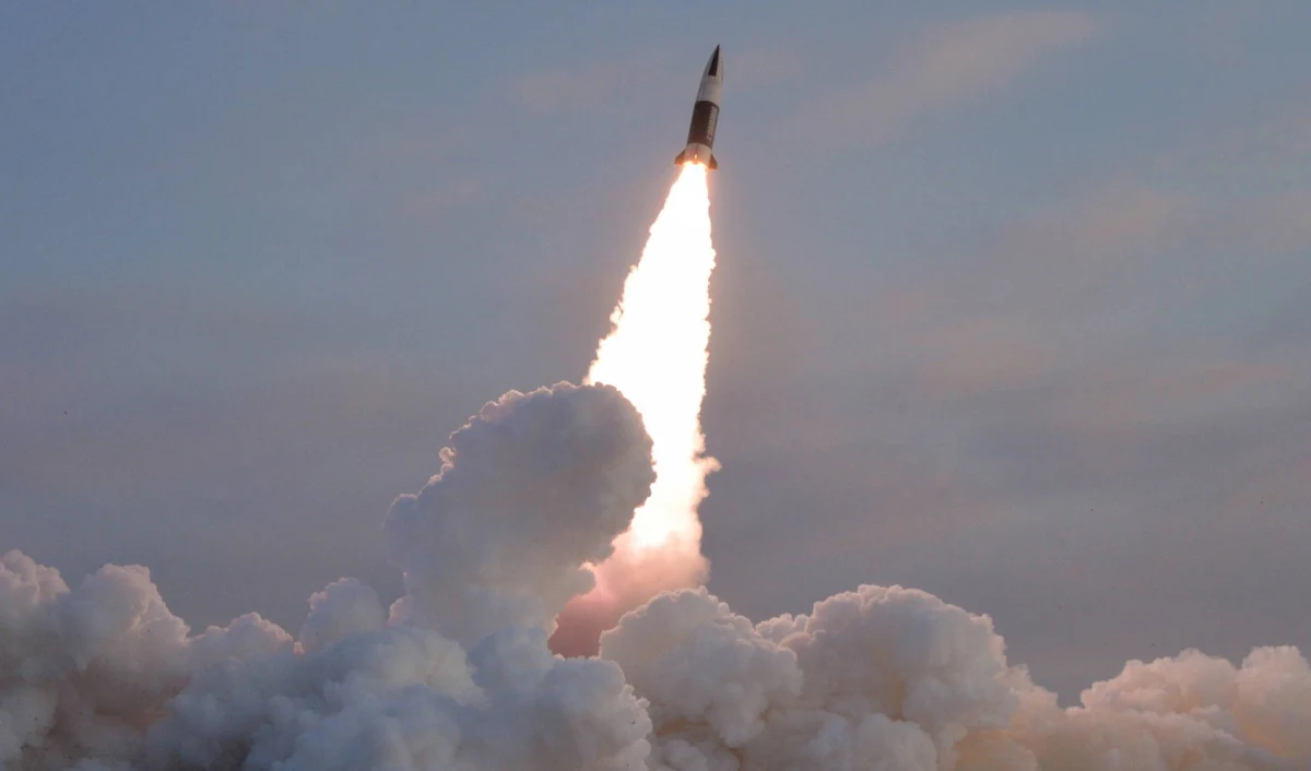 ​Korea Północna wystrzeliła niezidentyfikowany pocisk, ale najprawdopodobniej operacja skończyła się niepowodzeniem - przekazały w środę siły zbrojne Korei Południowej w oświadczeniu.