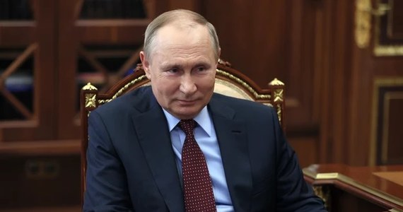 Władimir Putin został jednogłośnie uznany przez Senat USA za zbrodniarza wojennego w związku z inwazją Rosji na Ukrainę. Senat uchwalił rezolucję w tej sprawie.