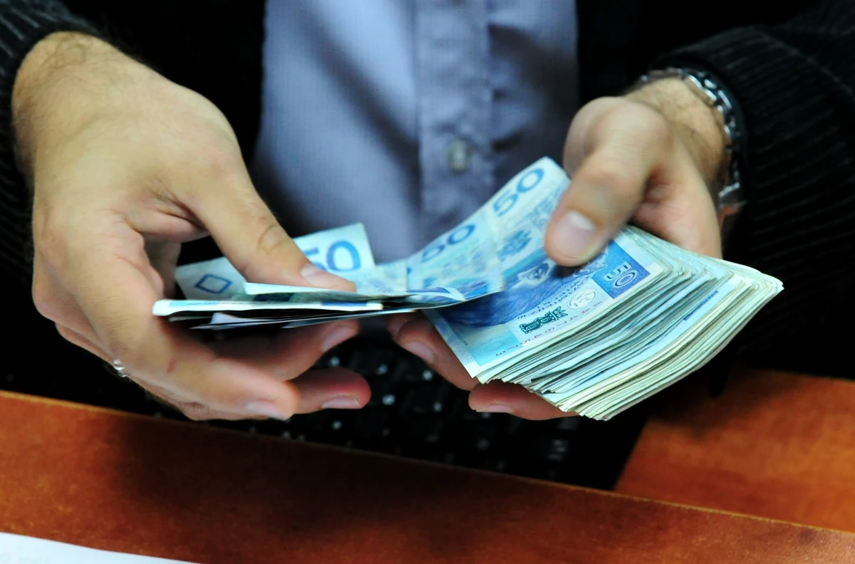 Złoty po wtorkowym umocnieniu pozostaje stabilny. W środę ok. godz. 8 za euro płacono 4,70 zł, za dolara 4,28 zł, a za franka szwajcarskiego 4,56 zł.
