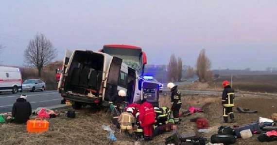 Do tragicznego wypadku doszło w środę w zachodniej Ukrainie. Siedem osób zginęło, a dziewięć odniosło obrażenia w zderzeniu mikrobusu wiozącego przesiedleńców z autobusem.