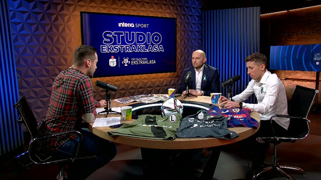 W 25. odcinku programu "Studio Ekstraklasa" gośćmi Sebastiana Staszewskiego byli Marek Gołębiewski i Radosław Majewski.

W każdym odcinku eksperci podsumowują najciekawsze wydarzenia kolejki PKO Bank Polski Ekstraklasy. Oglądaj w poniedziałki o 20:00 NA ŻYWO w Interii! Partnerem projektu jest PKO Bank Polski.