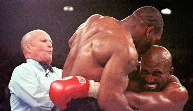 Mike Tyson i jego nowa ofensywa z "odgryzionym uchem" Holyfielda