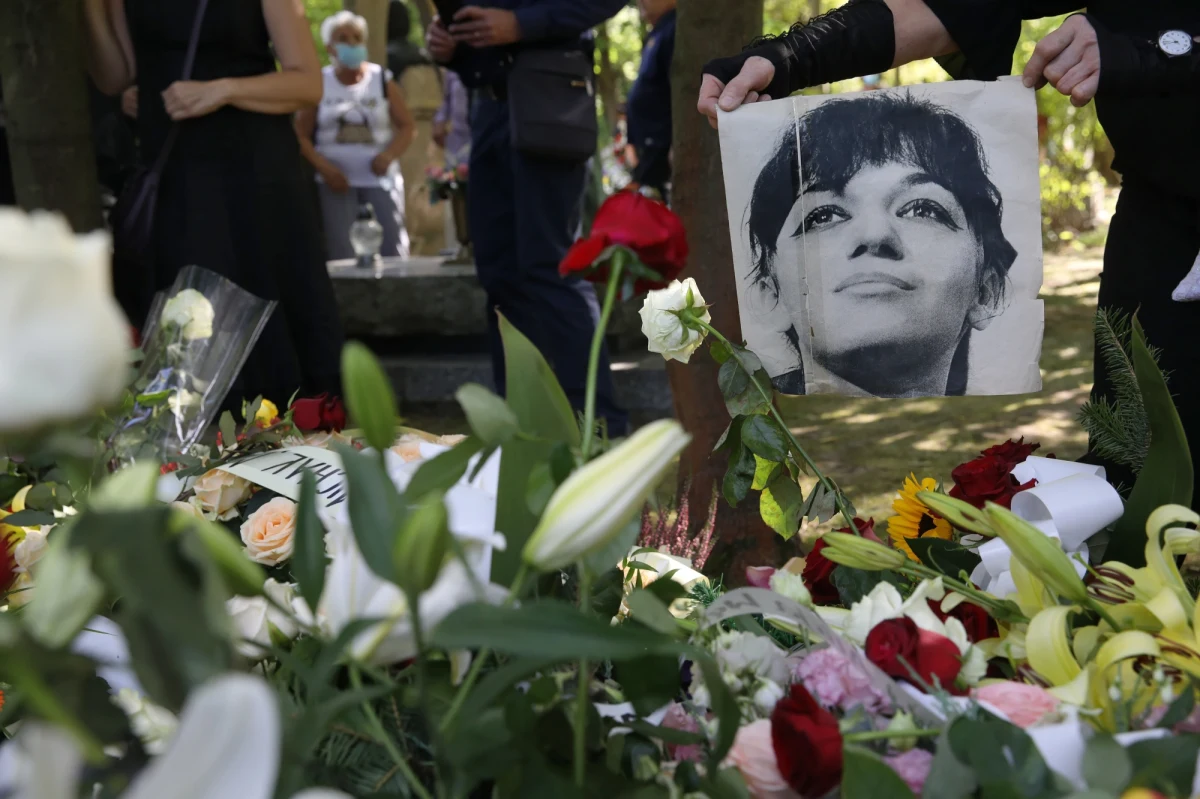 Ewa Demarczyk, wykonawczyni niezapomnianej "Karuzeli z Madonnami" i "Grande Valse Brillante", będzie patronką skweru w Krakowie. Przez lata artystka była związana z miastem, radni zdecydowali o tym jednomyślnie.

