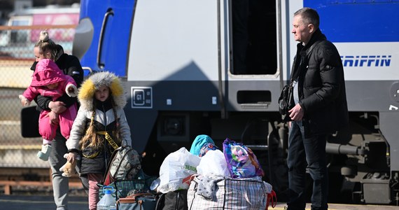 Miasto Gniezno zapłaci za odbiór śmieci każdego przyjętego przez mieszkańców uchodźcy wojennego z Ukrainy. Dodatkowo każdy z mieszkańców, który przyjął pod swój dach uchodźcę, może liczyć na zwolnienie z podatku od nieruchomości.