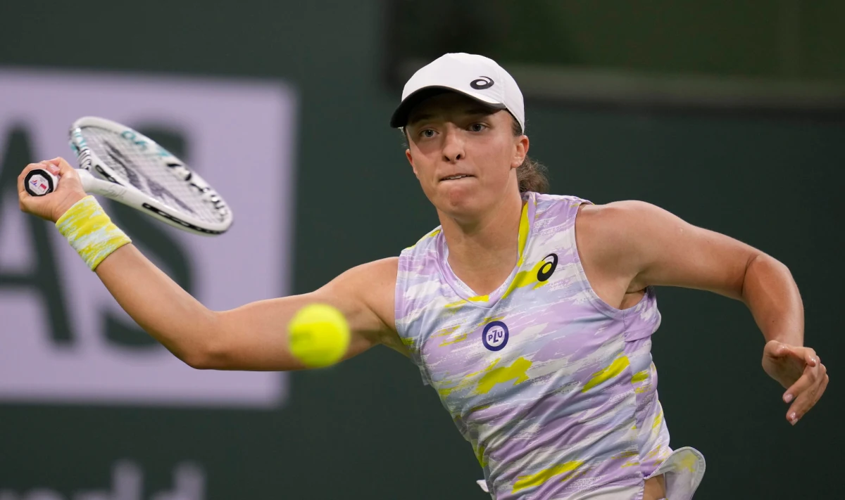 Iga Świątek w imponującym stylu awansowała do półfinału turnieju tenisowego WTA na twardych kortach w Indian Wells (pula 8,37 mln dolarów). Rozstawiona z "trójką" tenisistka pokonała w ćwierćfinale Amerykankę Madison Keys (nr 25.) 6:1, 6:0. Kolejną przeciwniczką Polki będzie występująca w Indian Wells z numerem 24. doświadczona Rumunka Simona Halep - obecnie 26. w światowym rankingu, ale w przeszłości liderka tej listy.