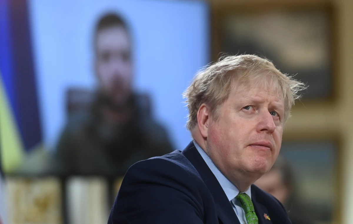 Ukraina płaci cenę za to, że Zachód nie zrozumiał zagrożenia ze strony prezydenta Rosji Władimira Putina - powiedział w środę wieczorem brytyjski premier Boris Johnson. Oskarżył Putina o zbrodnie wojenne, jakich nie było w Europie od czasu II wojny światowej.