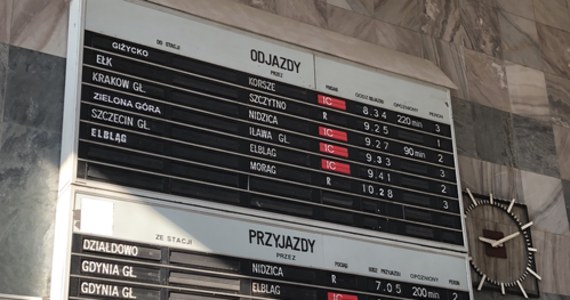 Nawet trzy godziny opóźnienia mają pociągi na dworcu głównym w Olsztynie. Przyczyną jest wielka, ogólnopolska awaria urządzeń sterowania ruchem w kilkunastu lokalnych centrach. Dotyczy to około 820 kilometrów linii kolejowych w kraju.
