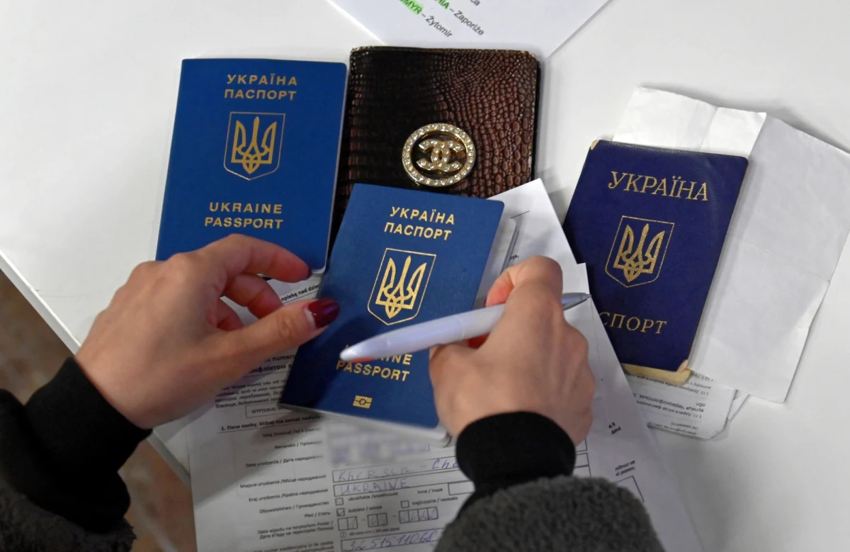 Uchodźcy wojenni z Ukrainy mogą w Gdyni liczyć na zatrudnienie na stanowisku kierowcy - poinformowano w serwisie miejskim. Pracę oferują gdyńskie spółki transportu zbiorowego: Przedsiębiorstwo Komunikacji Autobusowej, Przedsiębiorstwo Komunikacji Miejskiej oraz Przedsiębiorstwo Komunikacji Trolejbusowej.

