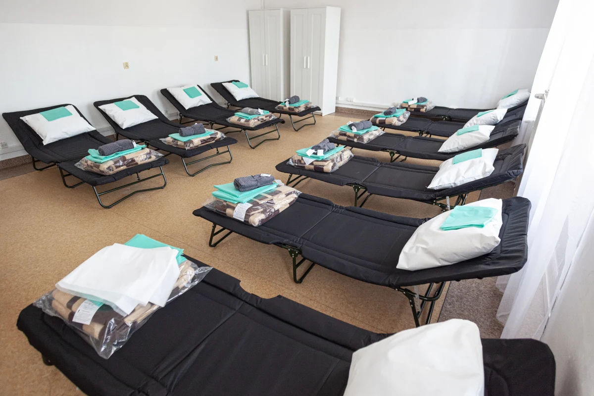 W Gdańsku uruchomiono nową bazę noclegową dla uchodźców. Przy ul. Wita Stwosza przygotowano 190 miejsc, są dwie sale do wypoczynku, będzie też pomieszczenie z kilkoma stanowiskami z dostępem do internetu.

