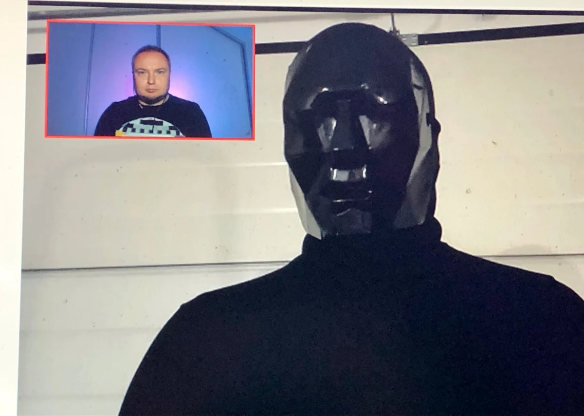 Naszemu reporterowi udało się porozmawiać z jednym z hakerów z polskiej grupy squad303. To ta grupa stworzyła narzędzie, dzięki któremu można skontaktować się z Rosjanami i wysłać im wiadomość o wojnie w Ukrainie. Do tej pory wysłano już ponad 30 milionów takich wiadomości.